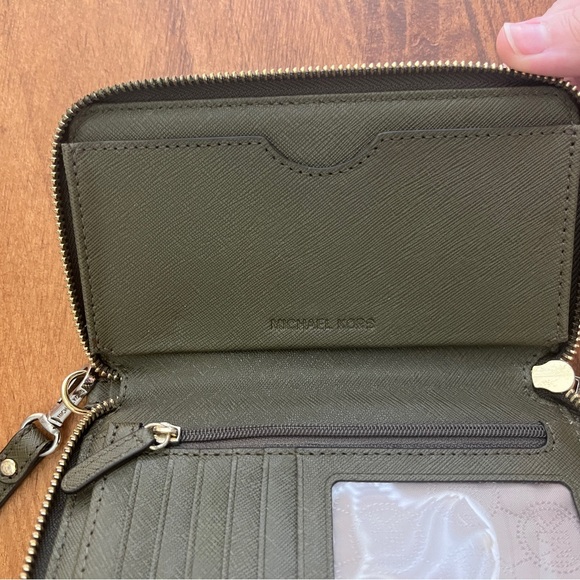 Michael Kors Green Wristlet wallet - Picture 8 of 8